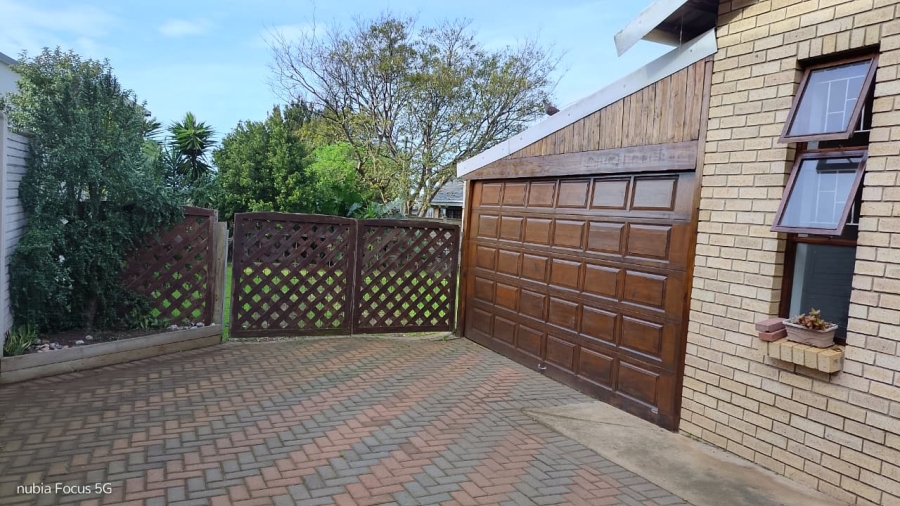 3 Bedroom Property for Sale in C Place Eastern Cape